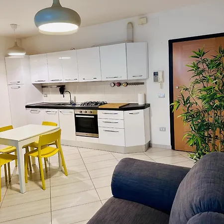 Con Aria Condizionata E Corte Privata A 5 Minuti A Piedi Dal Mare Apartment